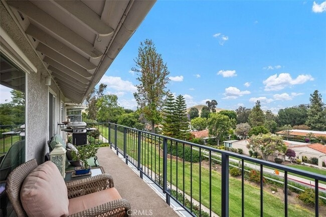 5349 Algarrobo, Unit N in Laguna Woods, CA - Foto de edificio - Building Photo