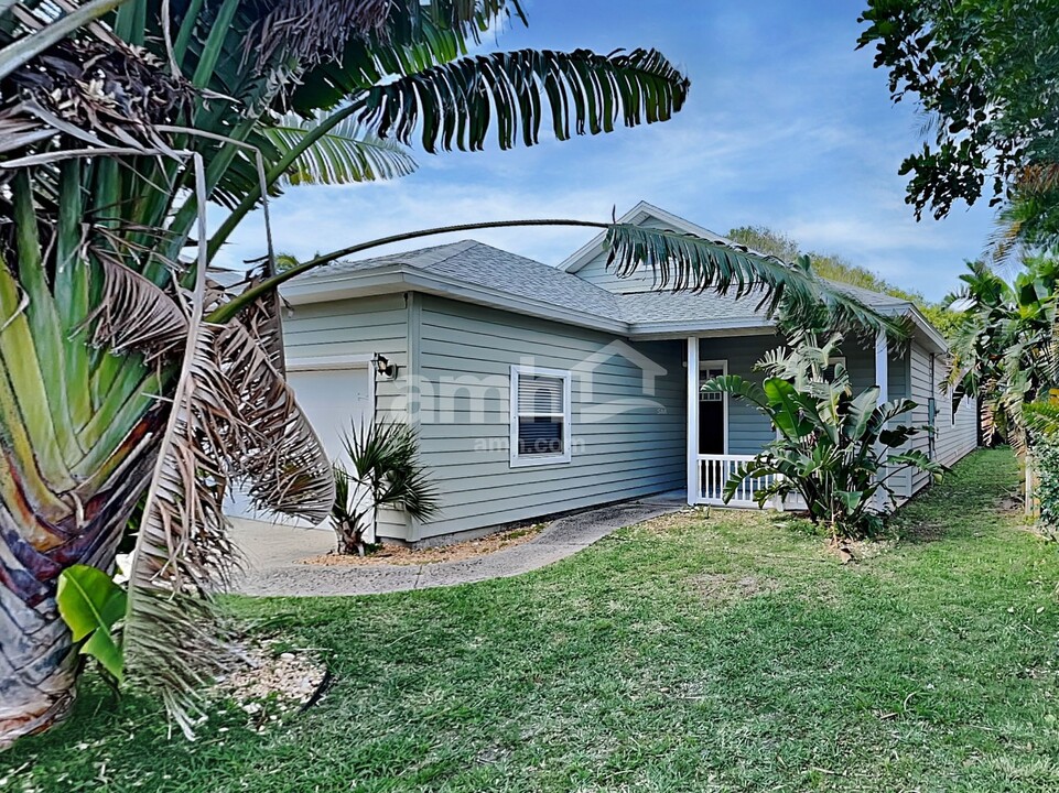 7343 Stuart Ave in Melbourne Beach, FL - Building Photo