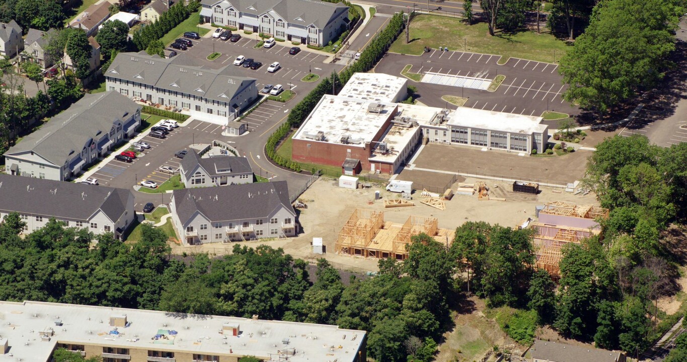 Breton Hills in Glen Cove, NY - Building Photo