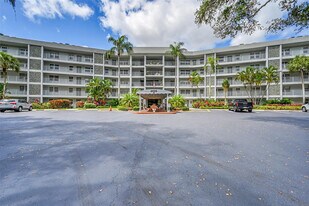 4020 W Palm Aire Dr in Pompano Beach, FL - Building Photo