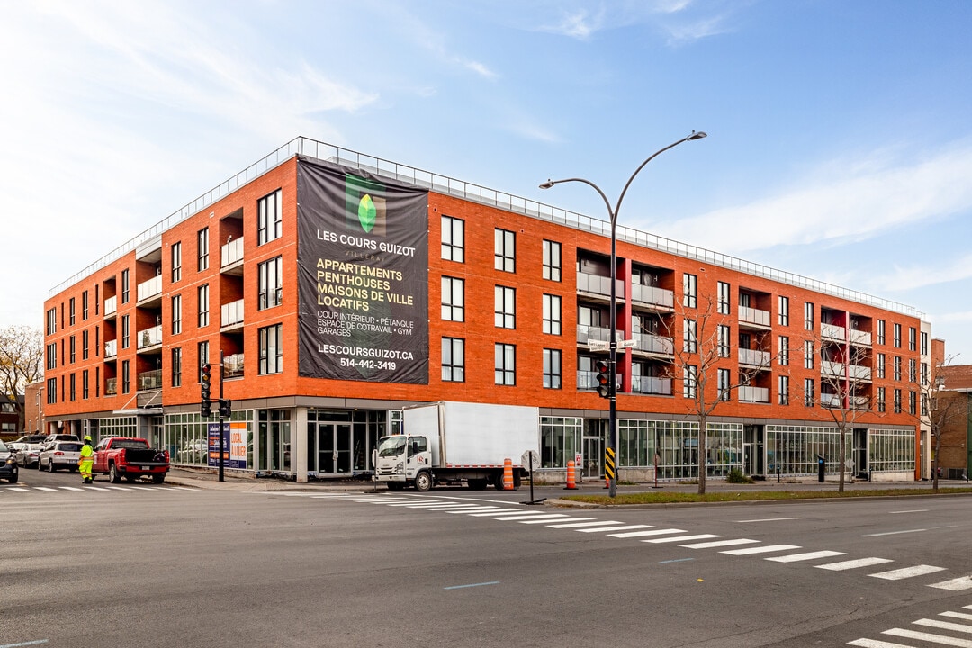 Les Cours Guizot in Montréal, QC - Building Photo