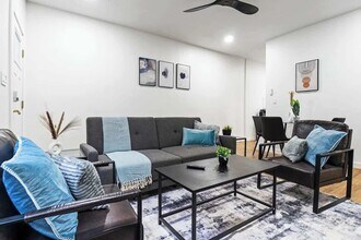 523 Alpine Ave in Pittsburgh, PA - Foto de edificio - Building Photo