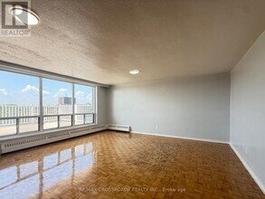 363 Lakeshore Rd E in Mississauga, ON - Building Photo - Building Photo