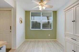 285 Naples Cove Dr in Naples, FL - Building Photo - Building Photo