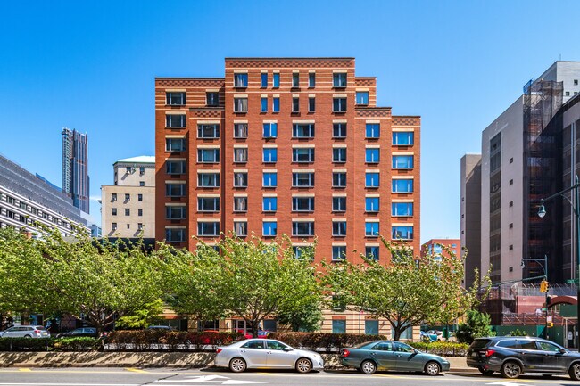 Boulevard East in Brooklyn, NY - Foto de edificio - Building Photo