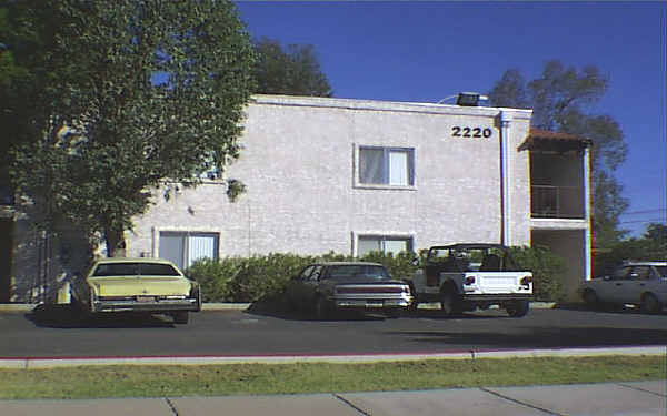Desert Winds Condominiums in Mesa, AZ - Building Photo