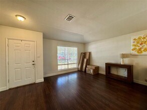 1208 Leah Ln in Round Rock, TX - Building Photo - Building Photo