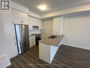 131 Honeycrisp Cres in Vaughan, ON - Building Photo - Building Photo