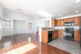 7858 Windhamridge Dr in Las Vegas, NV - Building Photo - Building Photo