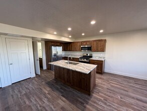 1184 N E Garland Rd in Garland, UT - Foto de edificio - Building Photo