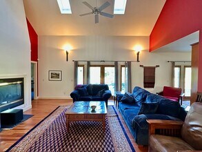 10978 Squirrel Creek Rd in Grass Valley, CA - Building Photo - Building Photo