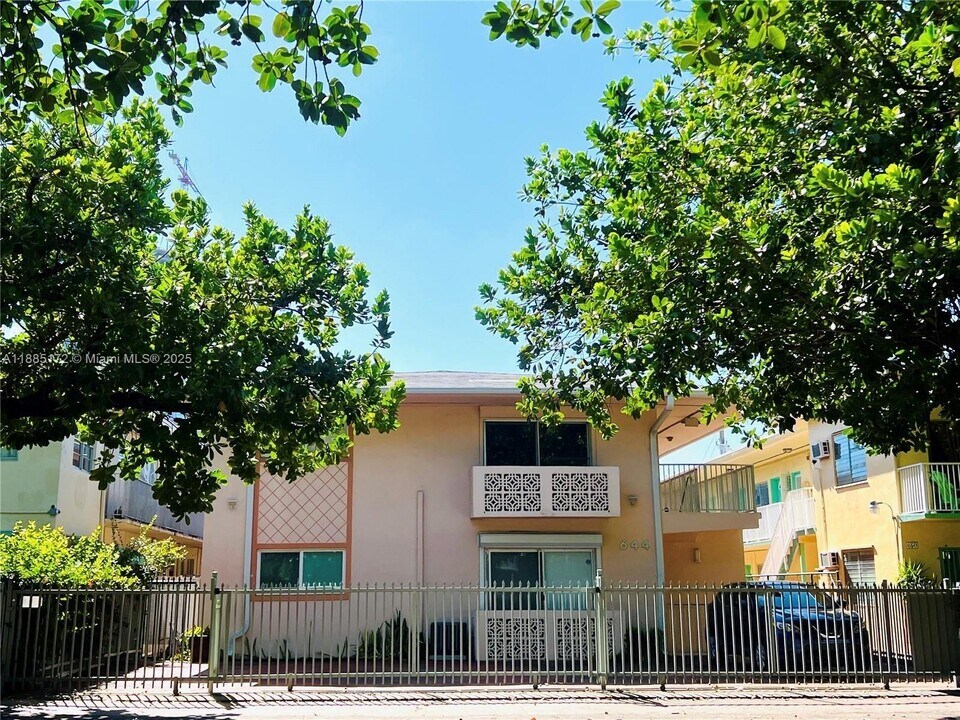 644 Meridian Ave in Miami Beach, FL - Building Photo