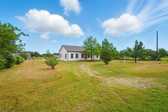 9002 Breezy Rd in Krum, TX - Building Photo - Building Photo