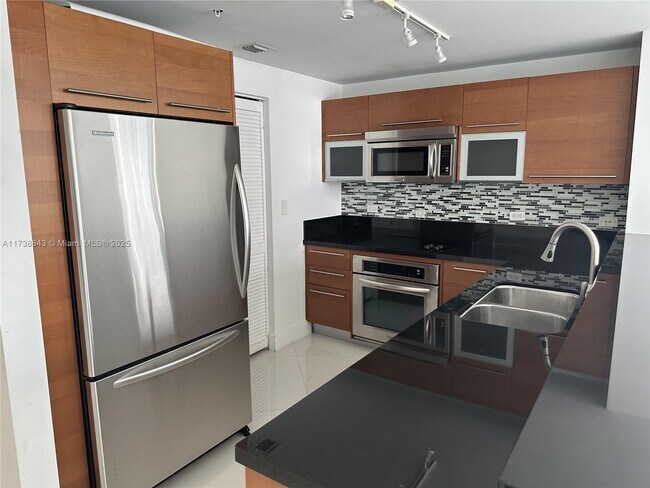 253 NE 2nd St in Miami, FL - Foto de edificio - Building Photo