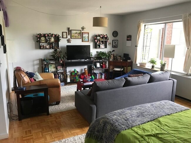 property at 22 Chestnut Pl