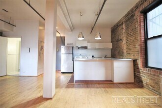 337 Kent Ave in Brooklyn, NY - Building Photo - Building Photo