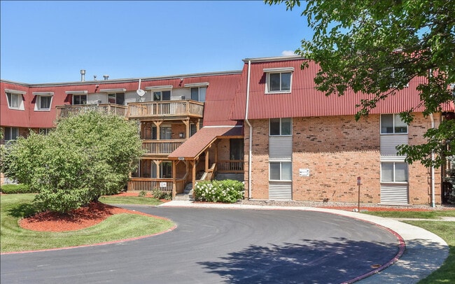 1855 Tall Oaks Dr in Aurora, IL - Foto de edificio - Building Photo