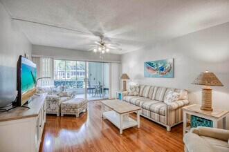11 Westwood Ave in Tequesta, FL - Building Photo - Building Photo