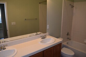 1378 Seymour Cir in Lincoln, CA - Building Photo - Building Photo