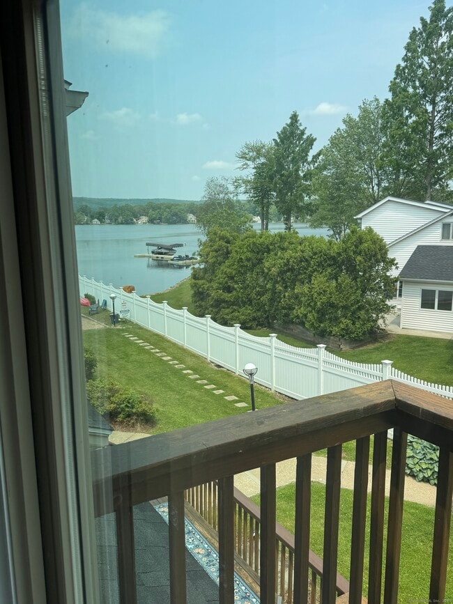 7 Clearwater Ln in East Hampton, CT - Building Photo - Building Photo