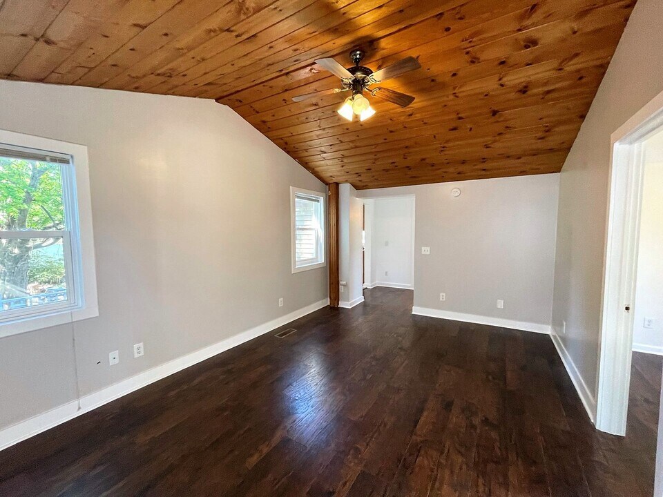 212 E Washington St in Delavan, WI - Building Photo