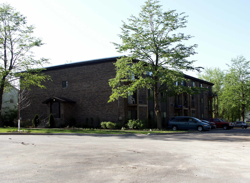 2945 Wellington Ave in Lisle, IL - Building Photo