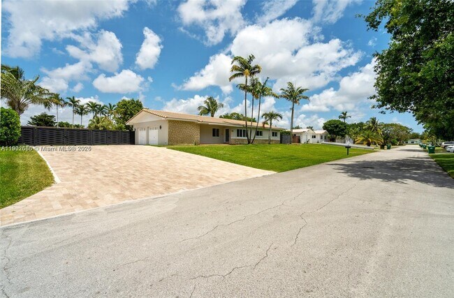 10841 SW 127th St in Miami, FL - Building Photo - Building Photo