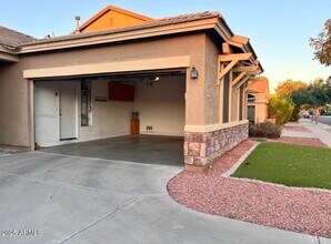 4504 E Franklin Ave in Gilbert, AZ - Foto de edificio - Building Photo