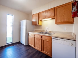 Oakwood Village in Parkersburg, WV - Building Photo