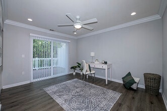 Fairfield Village At Middle Island in Middle Island, NY - Foto de edificio - Building Photo