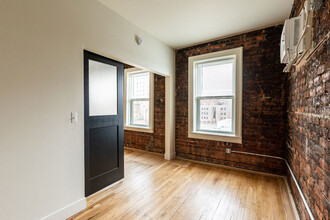 The Charlotte Apartments in Detroit, MI - Foto de edificio - Building Photo