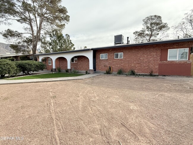 317 Olivia Cir in El Paso, TX - Foto de edificio - Building Photo