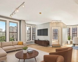 108 W Wells St, Unit 4D in Milwaukee, WI - Building Photo