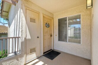 7437 Altiva Pl in Carlsbad, CA - Building Photo - Building Photo