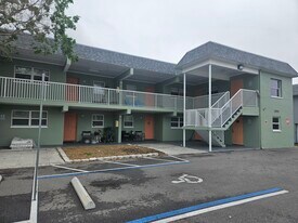 2035 Alpine Rd in Clearwater, FL - Building Photo