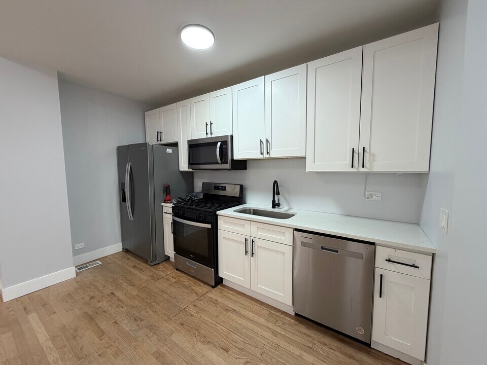 932 N Richmond St, Unit 1F in Chicago, IL - Foto de edificio