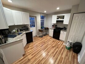 233 Hanover St, Unit 28 in Boston, MA - Building Photo