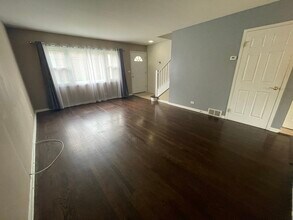 1163 Deerfield Rd, Unit 1163 in Deerfield, IL - Building Photo - Building Photo