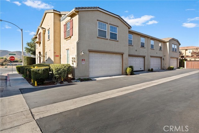 41985 Davenport Way in Murrieta, CA - Foto de edificio