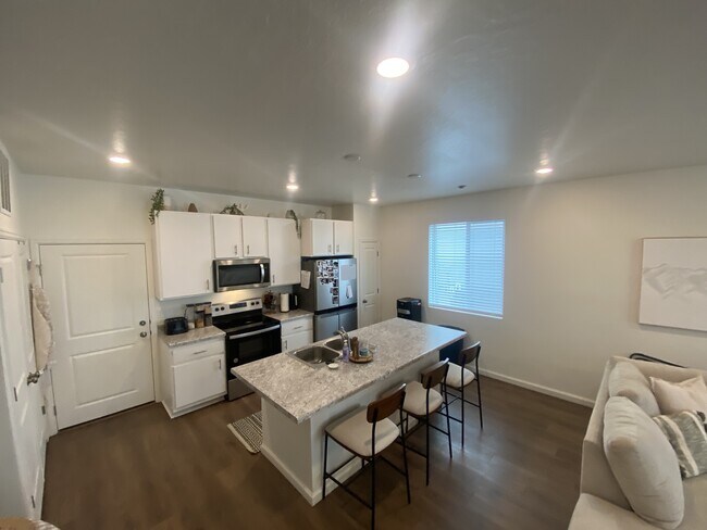 37 N Veranda Ct in Saratoga Springs, UT - Building Photo - Building Photo