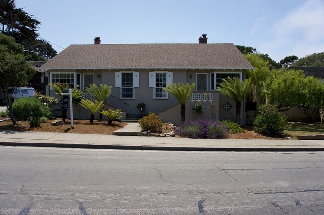 343 Lighthouse Ave in Pacific Grove, CA - Building Photo - Building Photo