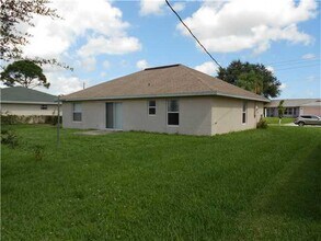 2112 SW Burlington St in Port St. Lucie, FL - Building Photo - Building Photo