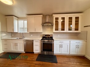 915 Glendome Cir in Oakland, CA - Building Photo - Building Photo