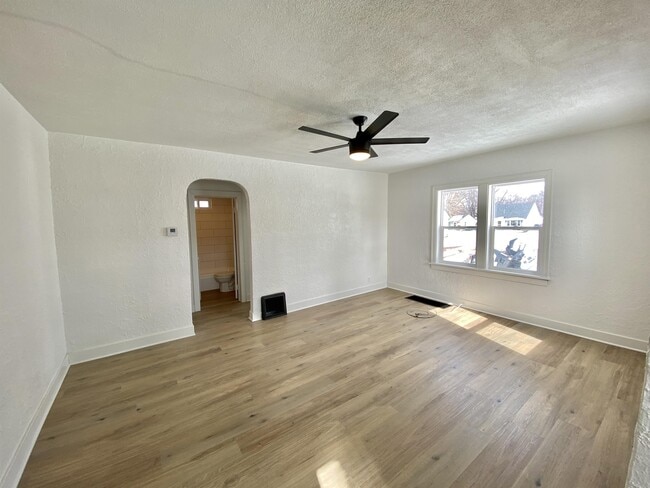 property at 1524 W Clark St