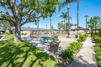 Revere Village Apartments in Chino, CA - Foto de edificio - Building Photo