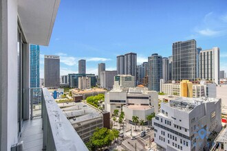 227 NE 2nd St in Miami, FL - Building Photo - Building Photo