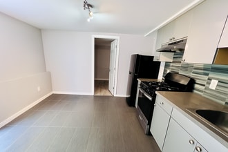 660 Railroad Ave, Unit 660 in South San Francisco, CA - Foto de edificio - Building Photo