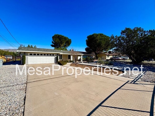 7095 Lyons Ave in Hesperia, CA - Building Photo - Building Photo