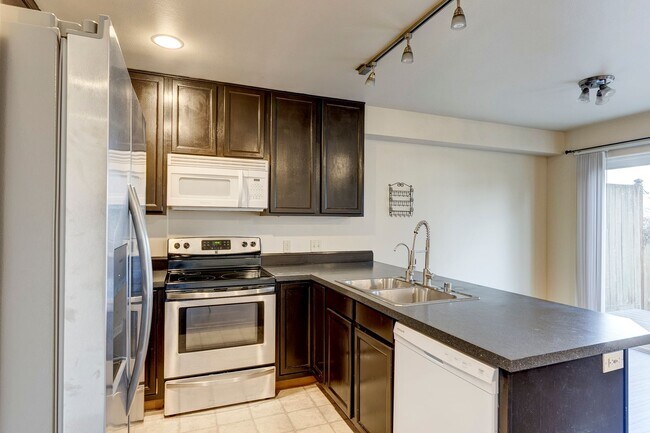 563 NE Kettle St in Oak Harbor, WA - Building Photo - Building Photo