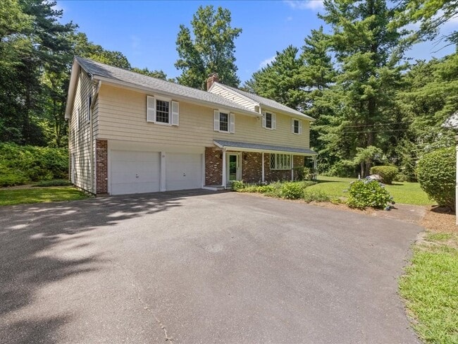 property at 15 Woodridge Rd